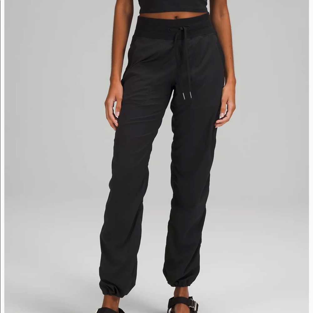 Lululemon Dance Studio Unlined Pant 32" in colour black. 🖤